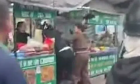 Tranh cãi với bà hàng nước, người phụ nữ bị hành hung dã man
