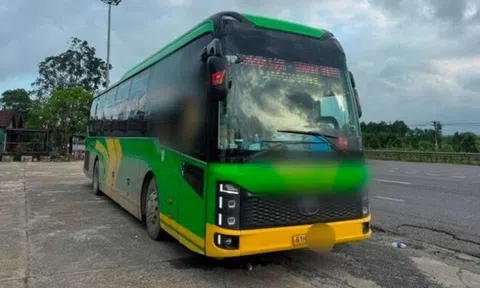 Xe khách 25 chỗ ‘nhồi’ 53 người, bị phạt gần 200 triệu đồng