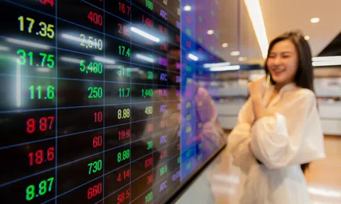 VN-Index tăng mạnh sau phiên sập hơn 115 điểm