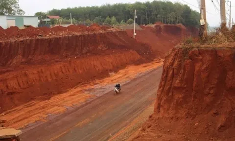 Lý do nhà dân thành 'vực sâu' khi làm đường ở Đồng Nai