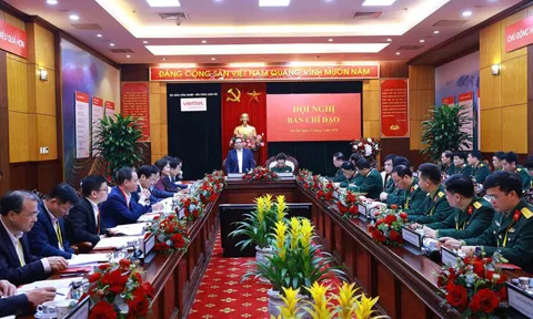 Thủ tướng chủ trì cuộc làm việc về phát triển công nghiệp quốc phòng
