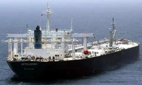 Mỹ cho phép tạm thời mua dầu Nga đang trên biển