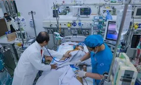 'Những thiên thần áo trắng' lặng thầm giành lại sự sống cho người bệnh