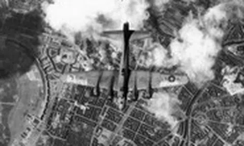 Ném bom: Lịch sử ác mộng của chiến tranh - Kỳ 7: Những trận mưa bom cuối cùng ở Berlin