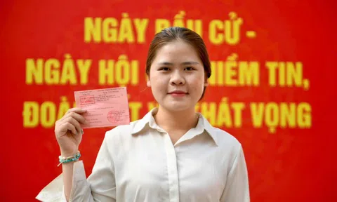 Người dân cả nước đi bầu cử