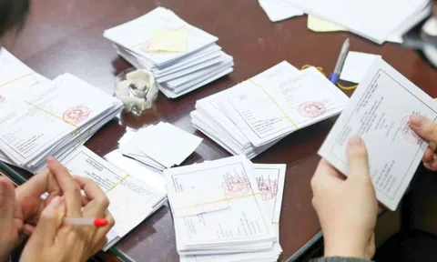 Cảnh báo nguy cơ lộ thông tin cá nhân khi đăng ảnh thẻ cử tri lên mạng