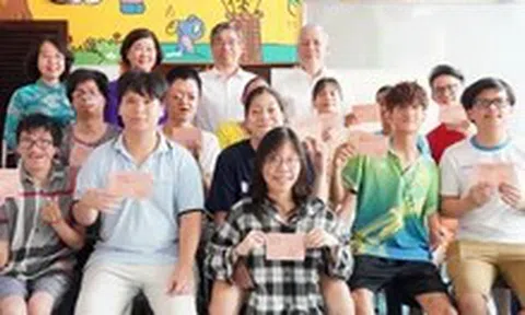 Phó bí thư Thành ủy TP.HCM Nguyễn Phước Lộc thăm hỏi, động viên cử tri đặc biệt