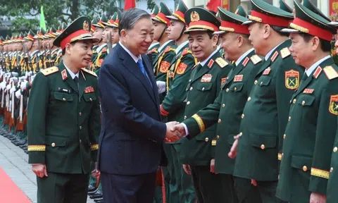 Tổng Bí thư thăm Học viện Kỹ thuật quân sự