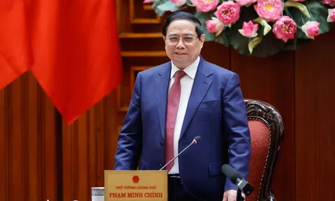 Thủ tướng: Xử lý nghiêm hành vi đầu cơ, găm hàng, buôn lậu xăng dầu