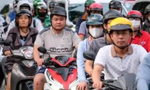 TP.HCM: Nghiên cứu giãn giờ làm, di dời trường học, bệnh viện khỏi trung tâm để giảm ùn tắc