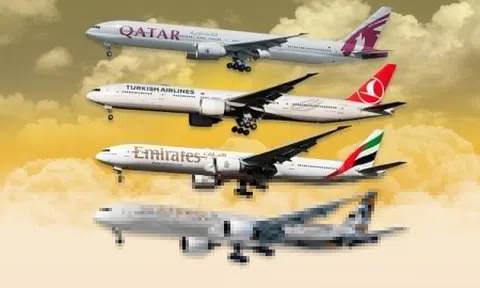 Thế giới 'nín thở' theo dõi máy bay lượn vòng vô tận ở Trung Đông