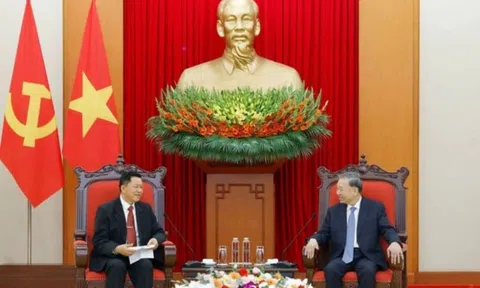 Tổng Bí thư tiếp Bộ trưởng Công an Lào