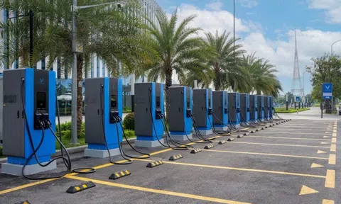 Siêu trạm sạc - VinFast và các hãng trên thế giới đang làm gì?