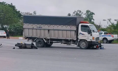 Xe tải tông liên hoàn 3 xe máy ở Ninh Bình, hai phụ nữ tử vong