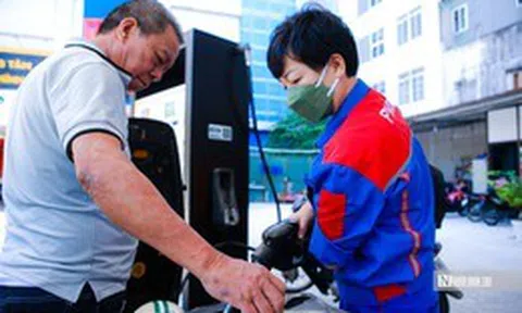 Bộ Chính trị yêu cầu bảo đảm nguồn cung, giá nhiên liệu ổn định trong tình hình mới