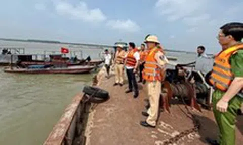 Chìm tàu hút cát trên sông Hồng, tìm thấy 1 thi thể, 1 người còn mất tích