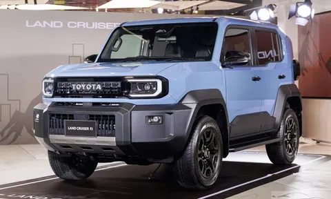 Cận cảnh Toyota Land Cruiser FJ có mặt tại Thái Lan, giá từ 38.700 USD