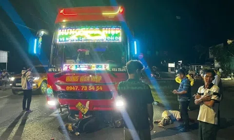 Xe máy va chạm xe khách, hai người tử vong tại chỗ