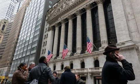 Giá dầu giảm, chứng khoán tăng mạnh sau khi Tổng thống Donald Trump hoãn tấn công Iran