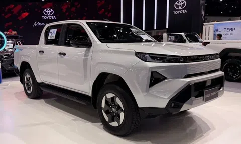 Cận cảnh Toyota Hilux Travo-e, bán tải điện Nhật tại Bangkok Motorshow
