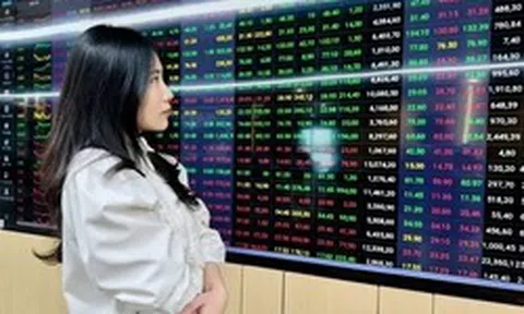 Chứng khoán 'đứt' mạch tăng, cổ phiếu Viettel dậy sóng