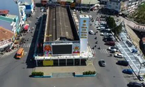 Rạp Hòa Bình Đà Lạt và nhiều biệt thự công đang bị hư hại