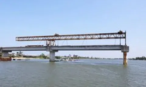 Nóng ruột với những cây cầu làm kiểu 'rùa bò' ở Đà Nẵng