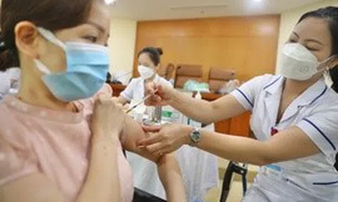 Bổ sung vaccine và mở rộng tiêm chủng cho nhiều đối tượng