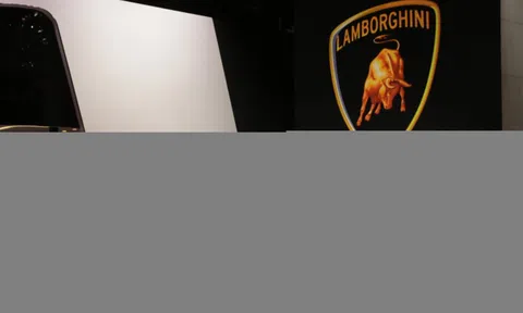 CEO Lamborghini: 'Chúng tôi cần siêu xe GT'