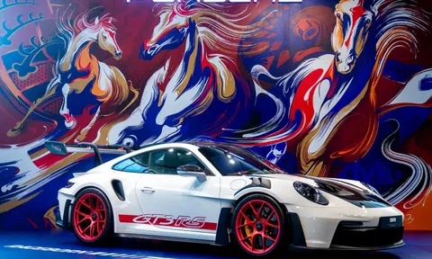 Có gì trên Porsche 911 GT3 RS giá gần 22 tỷ đồng
