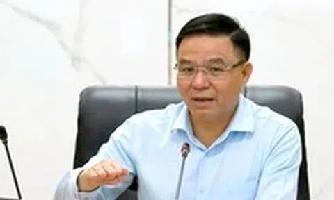 Quyền Bộ trưởng Bộ Công Thương đến nhà máy lọc dầu, yêu cầu 'giữ vững nguồn cung'