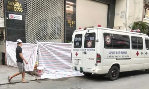 Nam sinh bất ngờ tử vong trên vỉa hè TP.HCM