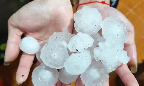 Mưa đá tiếp tục trút xuống Hà Nội và nhiều tỉnh, thành phía Bắc