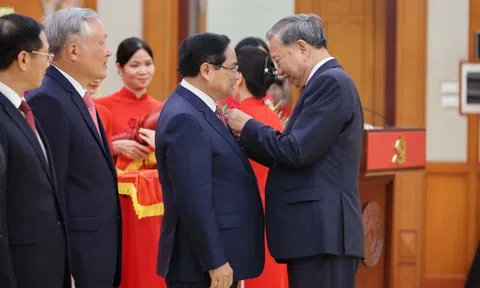 Thủ tướng Phạm Minh Chính nhận Huân chương Quân công hạng Nhất