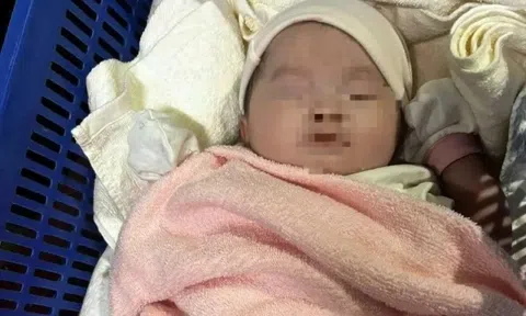 Bé sơ sinh bị bỏ rơi trước cổng nhà dân kèm thư tay 'con là sinh viên'