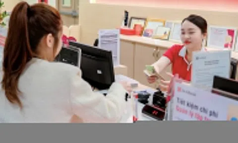 Nhà đầu tư rút khỏi vàng, đổ tiền sang ngân hàng và bất động sản