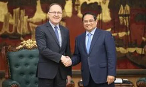 Thủ tướng làm việc với Đại sứ Nga và Hàn Quốc về an ninh năng lượng