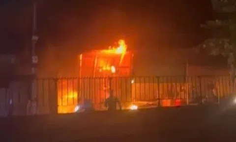 Hàng xóm đập cửa cứu 3 người trong vụ cháy nhà ở TP.HCM