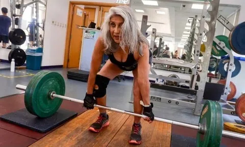 Cụ bà U70 vẫn nâng tạ mỗi ngày nhờ thói quen độc lạ có "1-0-2"