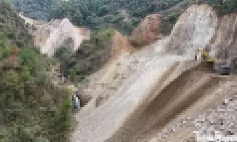 Hai công nhân bị vùi lấp tại dự án đường nối cao tốc Nội Bài - Lào Cai