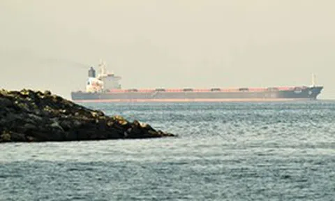 Người tiêu dùng từ châu Âu đến châu Á đều “chịu trận” trước khủng hoảng eo biển Hormuz