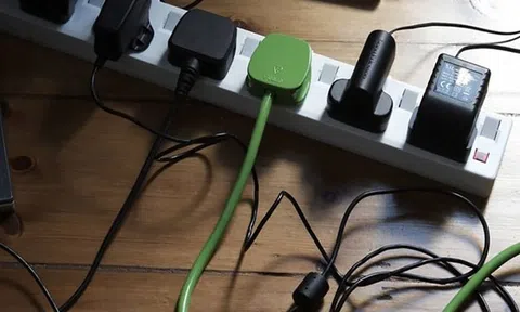 Rất nhiều gia đình dùng ổ cắm điện nhiều lỗ và dây nối dài nhưng hầu như đều dùng sai cách