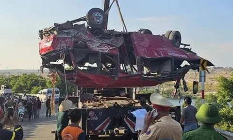 Xe khách lao xuống vực ở Lâm Đồng đã qua 16 năm sử dụng