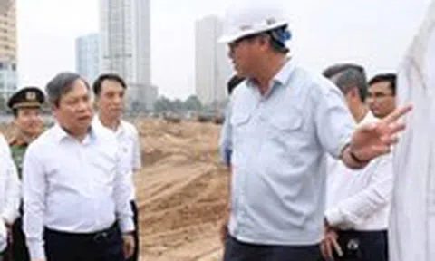 Chủ tịch Hà Nội nói 'tiến độ là mệnh lệnh' khi đi thị sát dự án bổ cập nước sông Tô Lịch