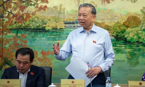 'Hà Nội nhà cứ xây lên để bán, xẻ đất xong rồi đường sá không ai lo'