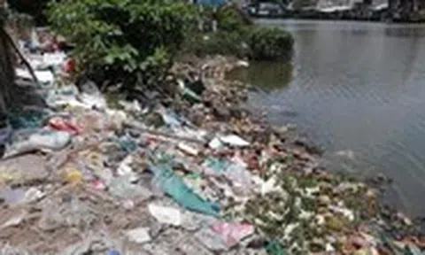 Rác thải tràn lan ở phường Tân Hưng: Người dân nói hôi thối, phường sẽ ra quân dọn dẹp