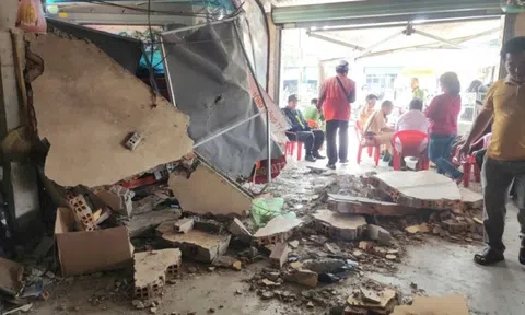 Xe tải tông sập tường nhà dân tại Đồng Tháp