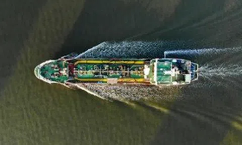 Giá dầu vượt 100 USD khi hải quân Mỹ chuẩn bị phong tỏa các cảng của Iran