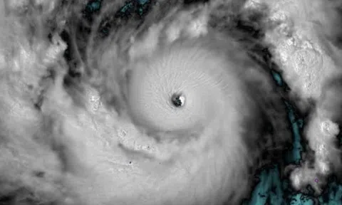 Siêu bão xuất hiện ngoài khơi Philippines