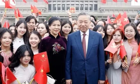 Tổng Bí thư, Chủ tịch nước và Phu nhân bắt đầu thăm Trung Quốc